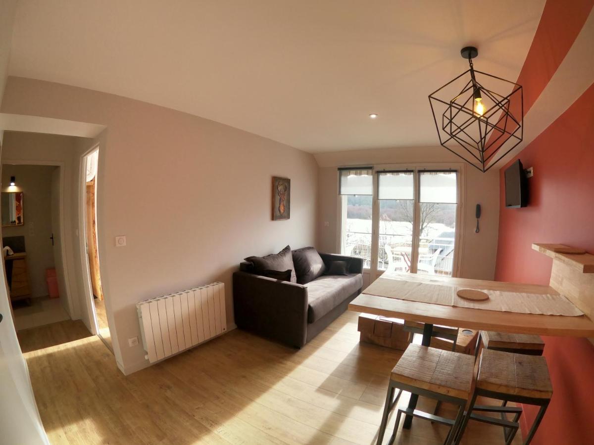 Logis Hotel Le Beau Site Шамбон-сюр-Лак Екстериор снимка