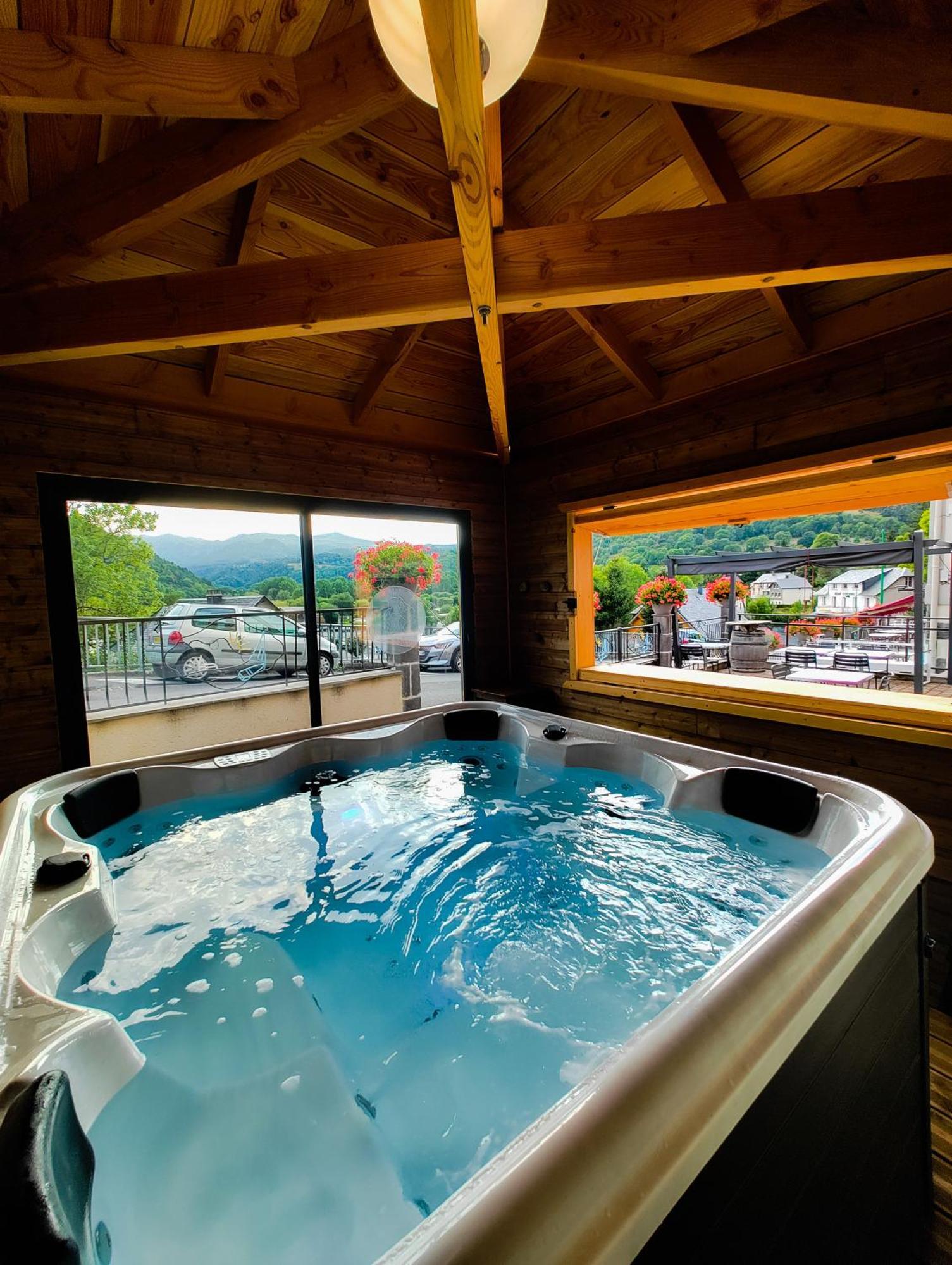 Logis Hotel Le Beau Site Шамбон-сюр-Лак Екстериор снимка