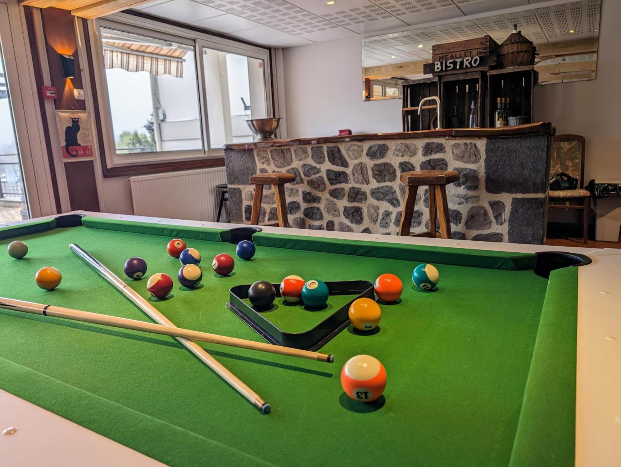 Logis Hotel Le Beau Site Шамбон-сюр-Лак Екстериор снимка