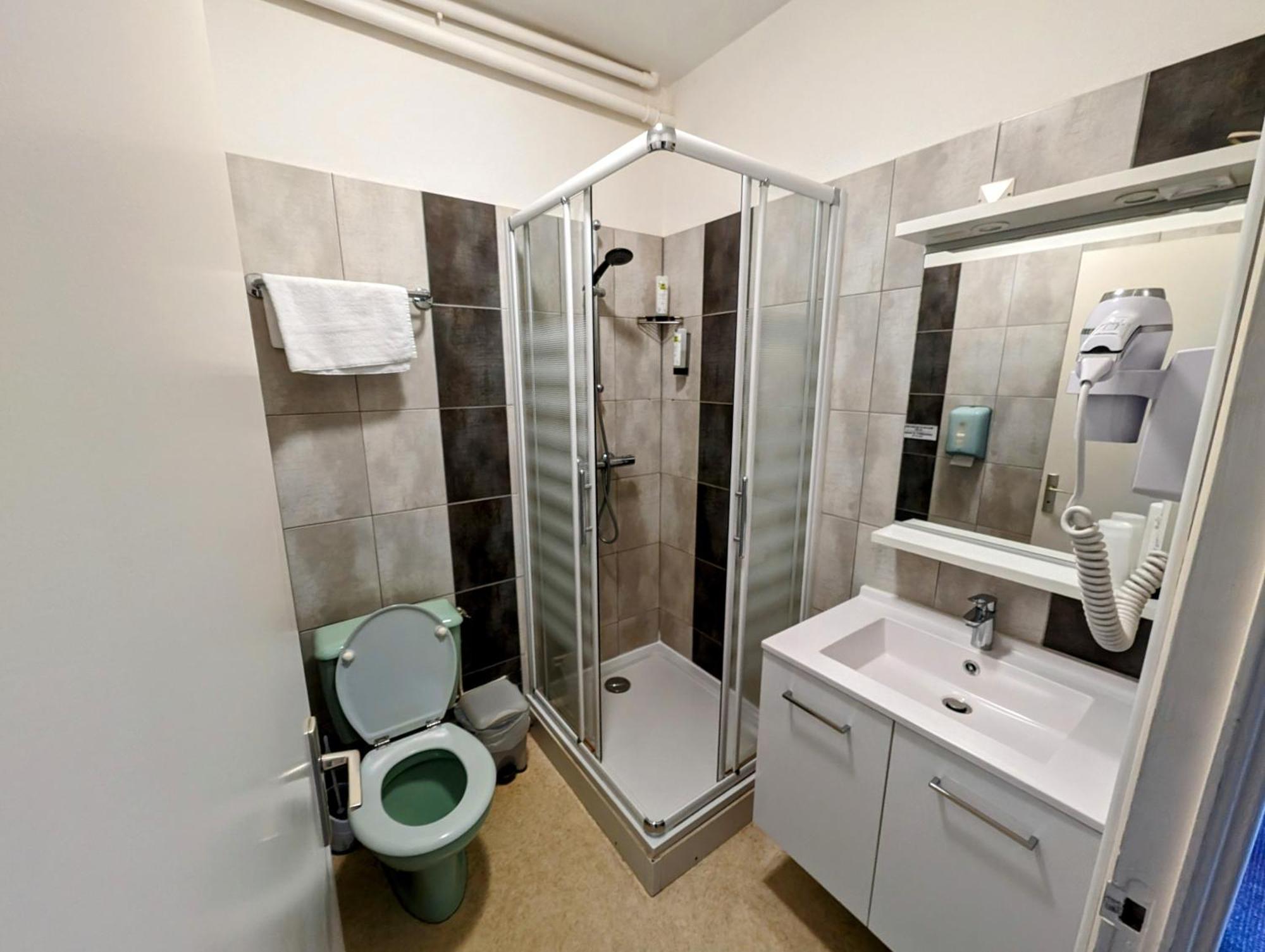 Logis Hotel Le Beau Site Шамбон-сюр-Лак Екстериор снимка