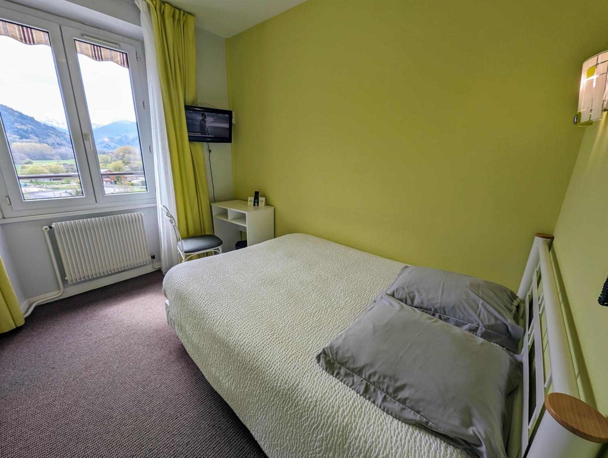 Logis Hotel Le Beau Site Шамбон-сюр-Лак Екстериор снимка