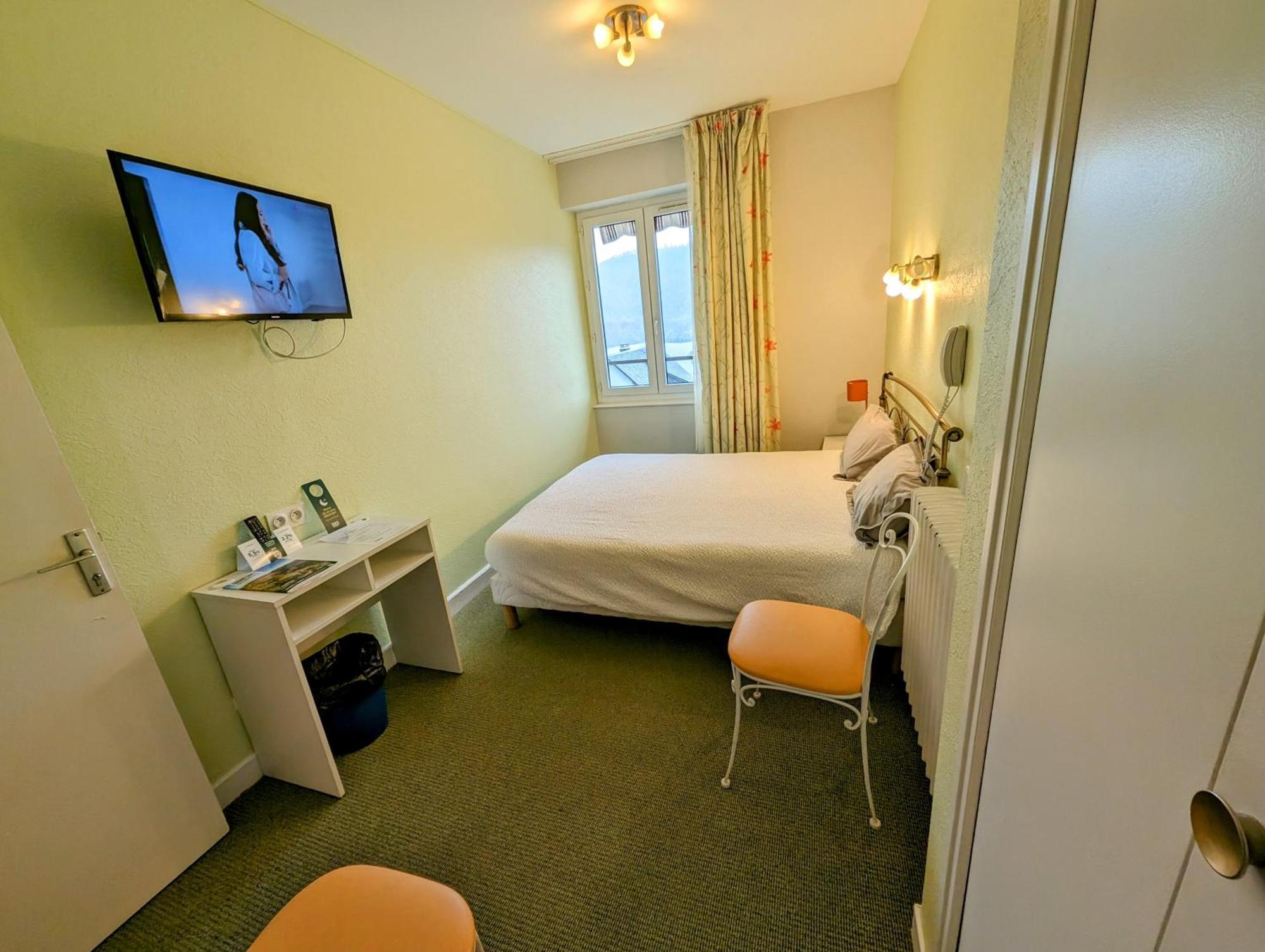 Logis Hotel Le Beau Site Шамбон-сюр-Лак Екстериор снимка
