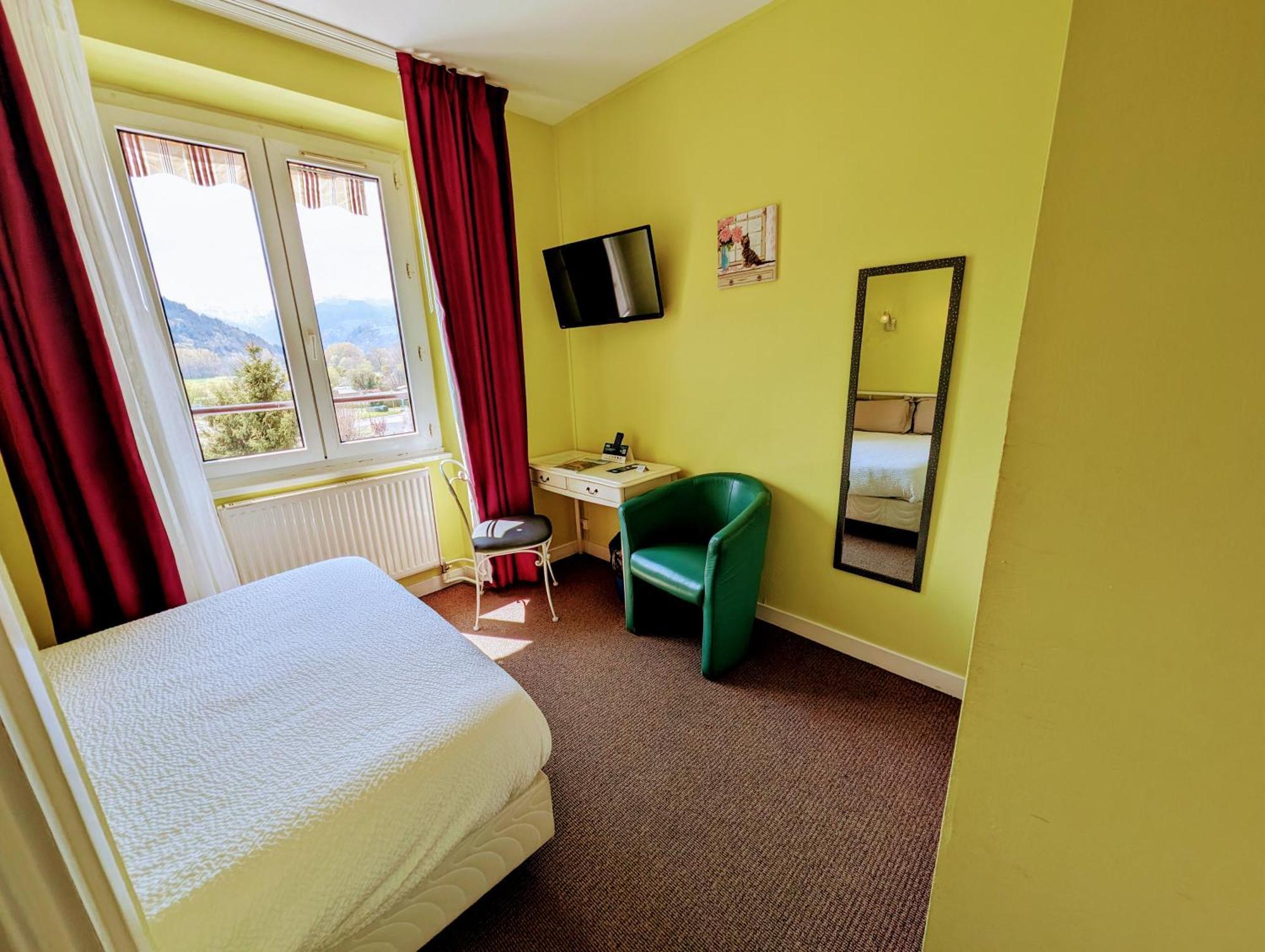 Logis Hotel Le Beau Site Шамбон-сюр-Лак Екстериор снимка