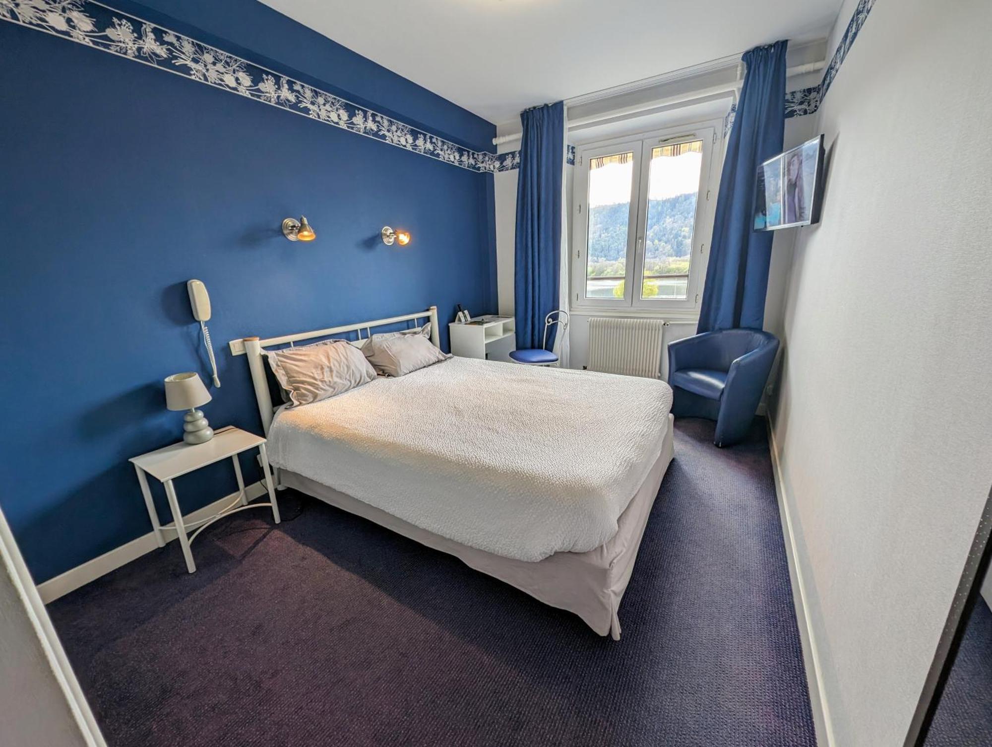 Logis Hotel Le Beau Site Шамбон-сюр-Лак Екстериор снимка