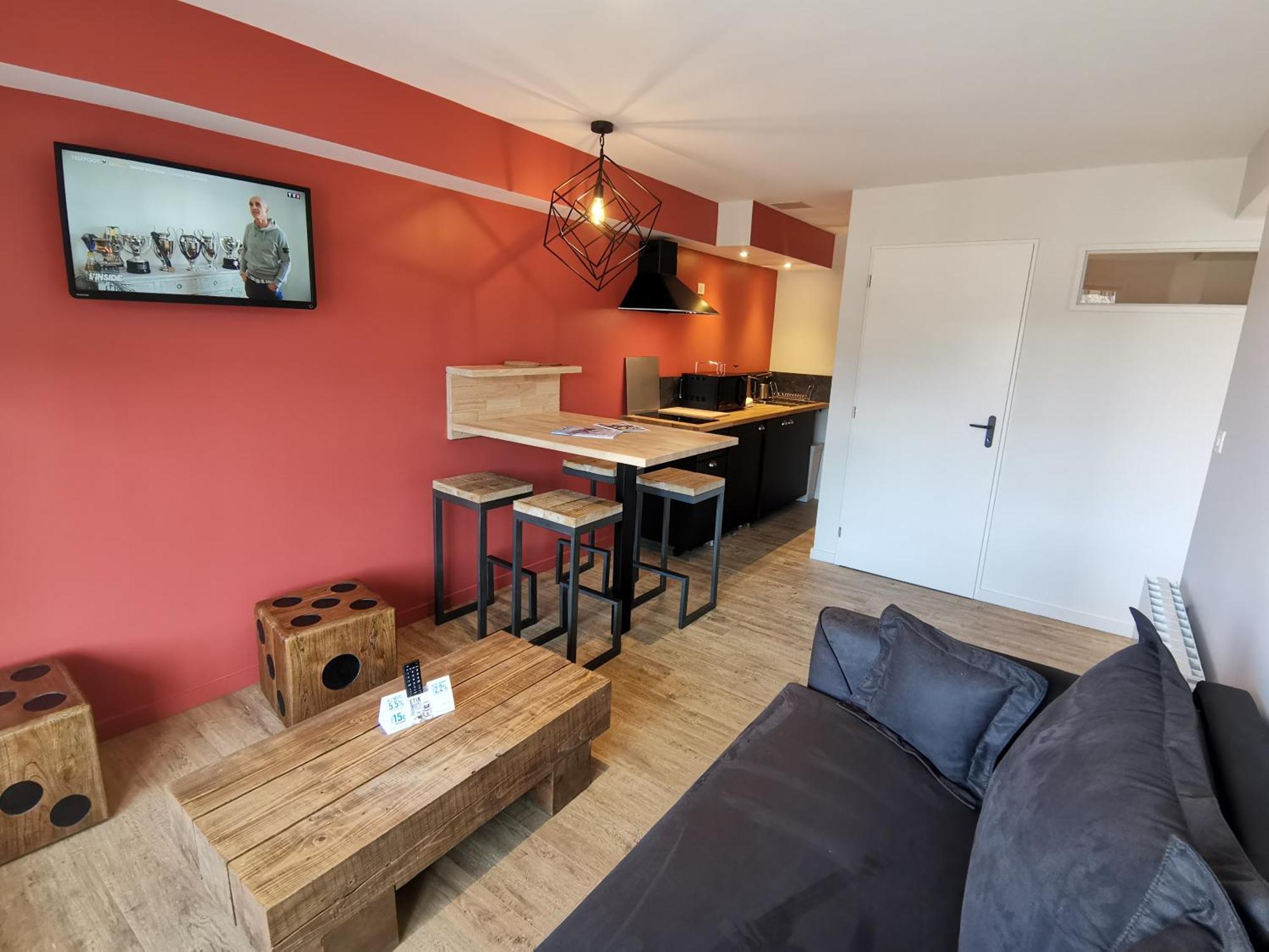 Logis Hotel Le Beau Site Шамбон-сюр-Лак Екстериор снимка
