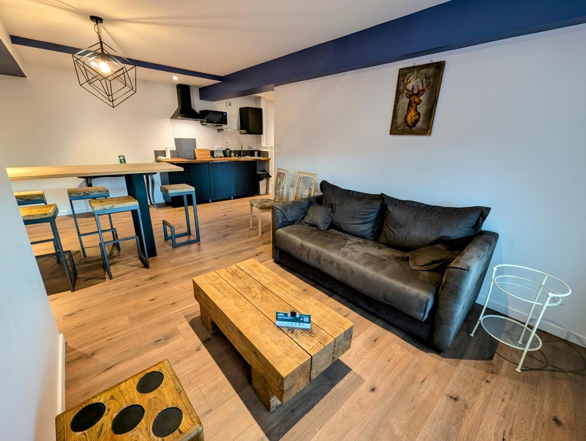 Logis Hotel Le Beau Site Шамбон-сюр-Лак Екстериор снимка