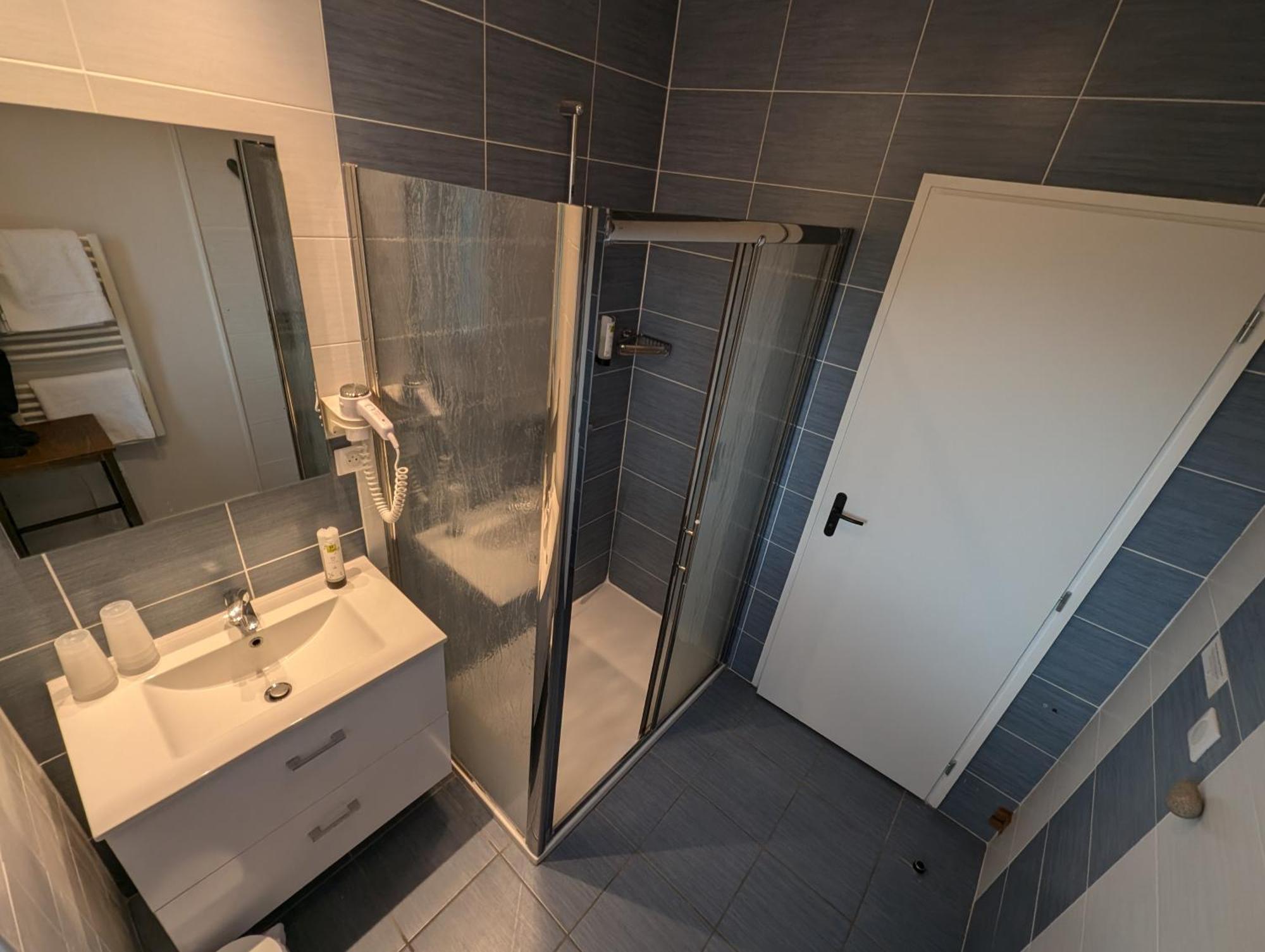 Logis Hotel Le Beau Site Шамбон-сюр-Лак Екстериор снимка