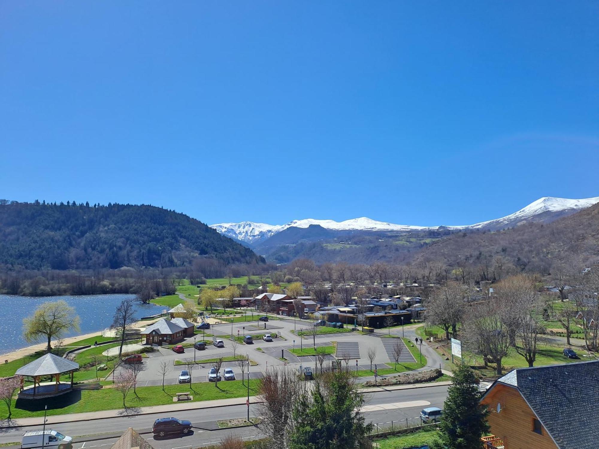 Logis Hotel Le Beau Site Шамбон-сюр-Лак Екстериор снимка