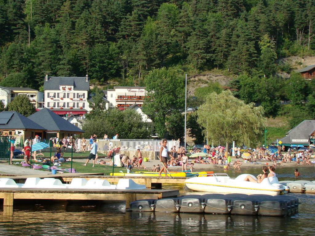 Logis Hotel Le Beau Site Шамбон-сюр-Лак Екстериор снимка